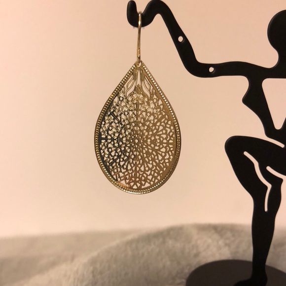 *SOLD* ~ Gold Mesh Teardrop Earrings - Picture 2 of 3